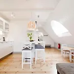 아파트 Oesel - Great For Couples, Friends And Families 쿠레사아레